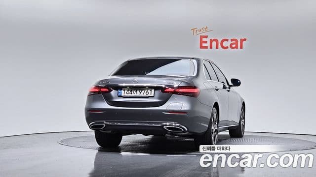 Mercedes-Benz E-Class 2021 — Şəkil 18/20