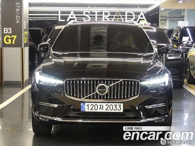 Volvo XC60 2022 — ფოტო 1/20