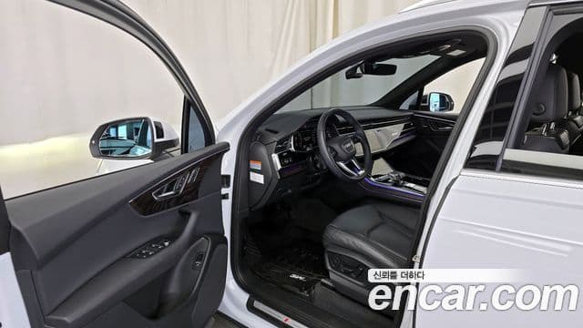 Audi Q7 2022 — Şəkil 10/20