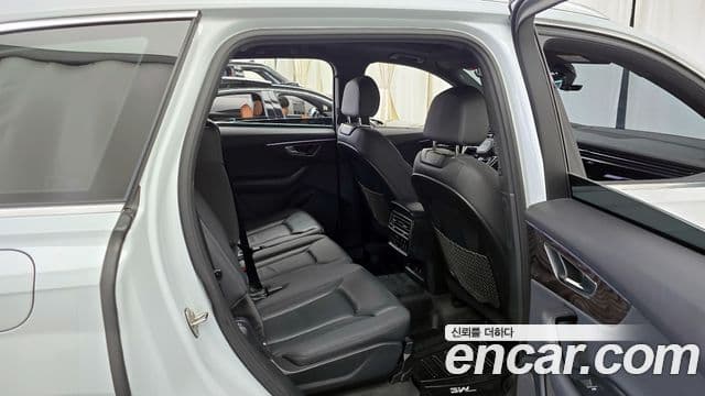 Audi Q7 2022 — Şəkil 12/20