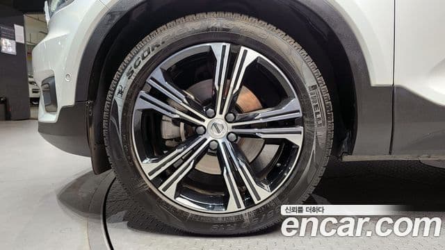 Volvo XC40 2020 — Şəkil 5/20