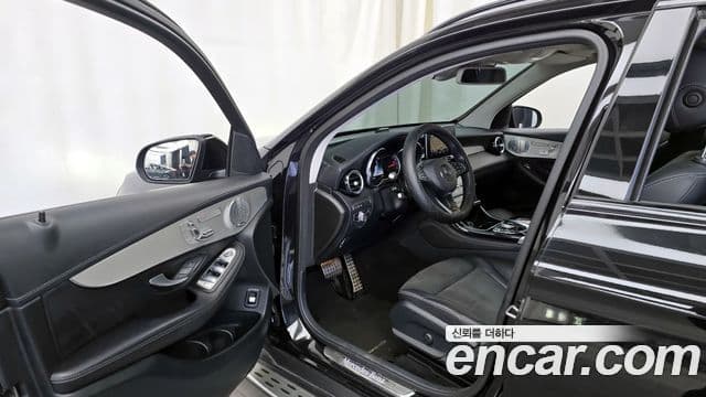 Mercedes-Benz GLC-Class 2019 — Photo 1/20