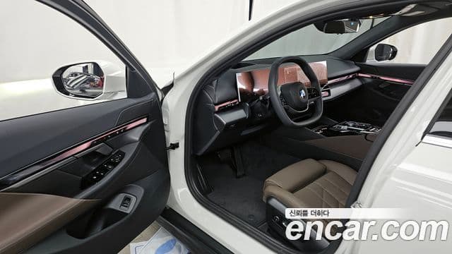 BMW 5 Series 2025 — ფოტო 10/20