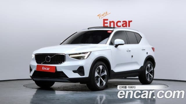 Volvo XC40 2023 — Фото 1/20