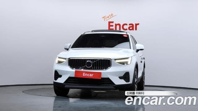 Volvo XC40 2023 — Фото 3/20