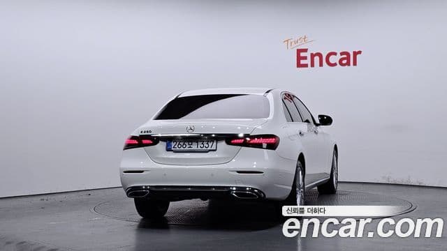 Mercedes-Benz E-Class 2023 — Фото 3/20