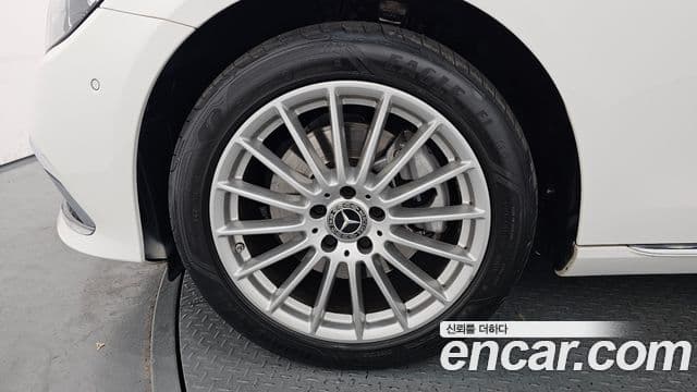Mercedes-Benz E-Class 2023 — Фото 4/20