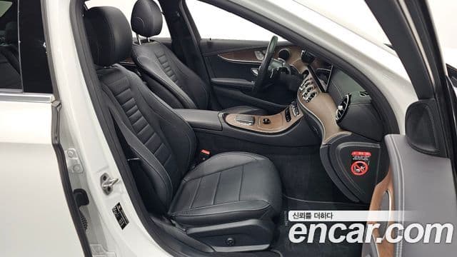 Mercedes-Benz E-Class 2023 — Фото 12/20