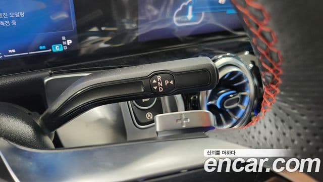 Mercedes-Benz GLB-Class 2025 — Photo 5/18