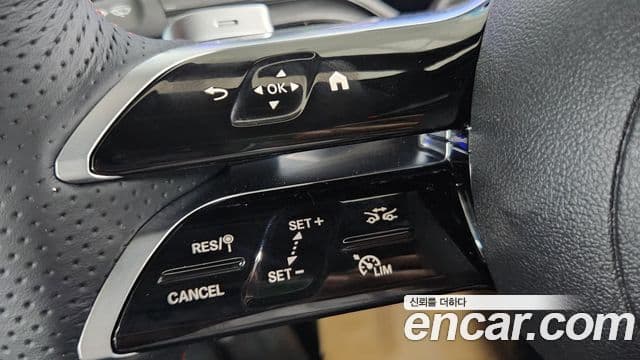 Mercedes-Benz GLB-Class 2025 — Photo 16/18
