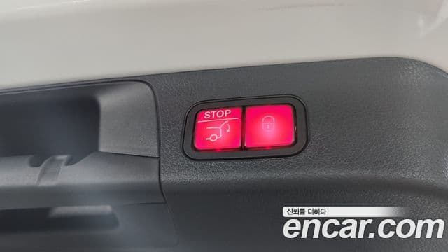 Mercedes-Benz GLB-Class 2025 — Photo 13/18