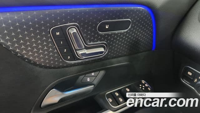 Mercedes-Benz GLB-Class 2025 — Photo 6/18