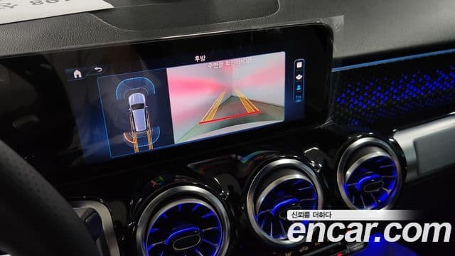 Mercedes-Benz GLB-Class 2025 — Photo 7/18