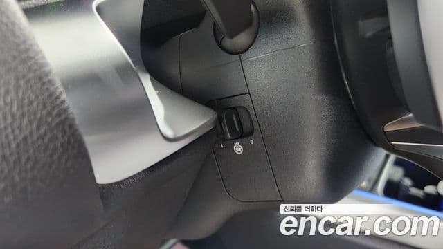 Mercedes-Benz GLB-Class 2025 — Photo 14/18