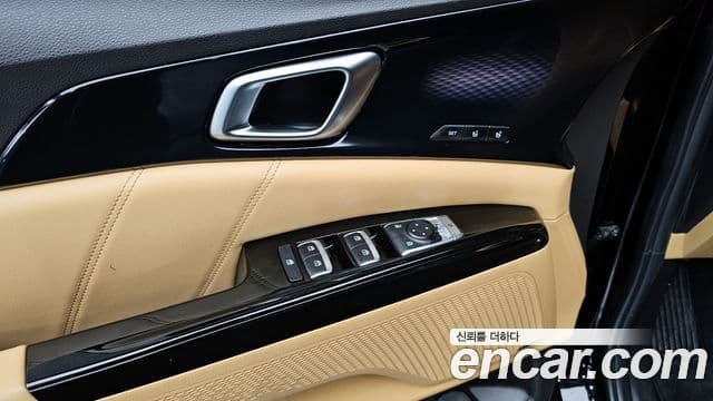 Kia Carnival 2021 — ფოტო 19/20