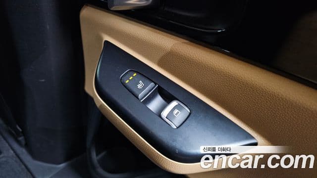 Kia Carnival 2022 — ფოტო 19/20