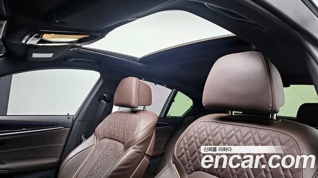 BMW 5 Series 2022 — Фото 18/20