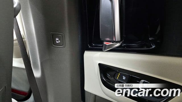 Kia Carnival 2021 — ფოტო 17/20
