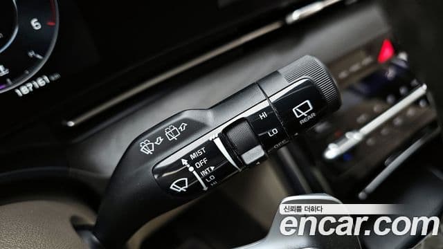 Kia Carnival 2021 — ფოტო 18/20