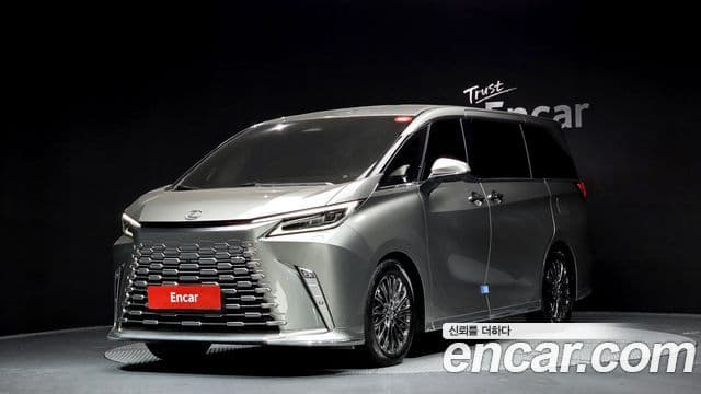 Lexus LM, 2024