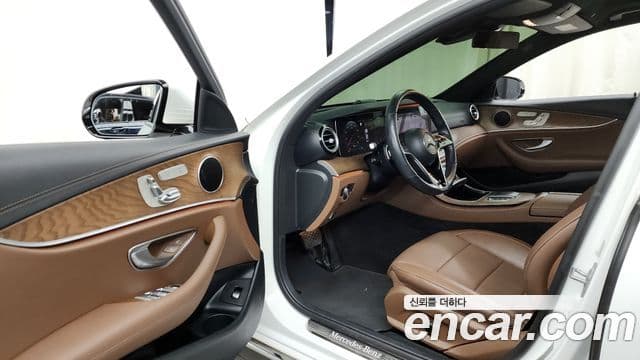 Mercedes-Benz E-Class 2020 — ფოტო 15/20