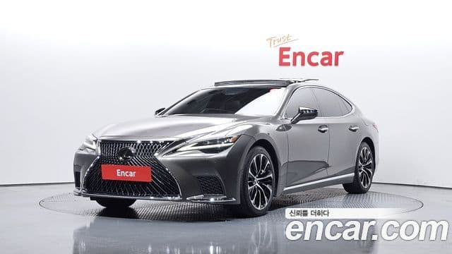 Lexus LS500 2021 — фото 1 из 20