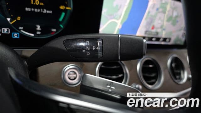 Mercedes-Benz E-Class 2022 — ფოტო 9/20