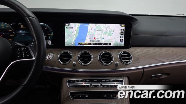 Mercedes-Benz E-Class 2022 — фото 14 из 20
