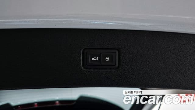 Audi Q7 2022 — Şəkil 18/20