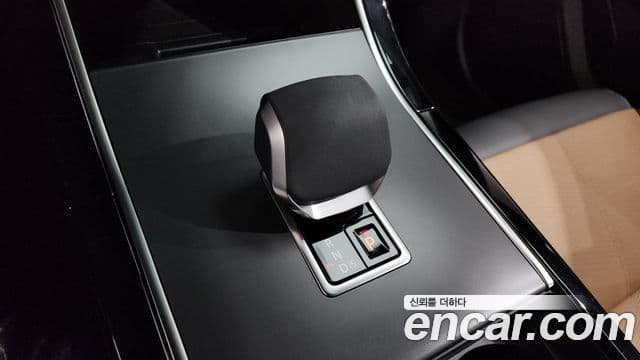 Land Rover Range Rover Velar 2025 — фото 9 из 20