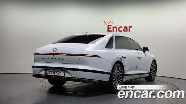 Hyundai Grandeur 2023 — ფოტო 2/20
