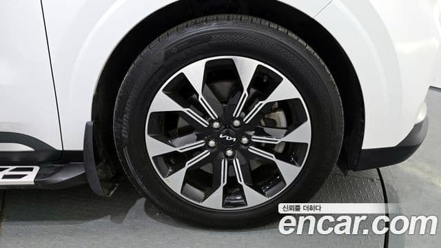 Kia Carnival 2022 — ფოტო 5/20