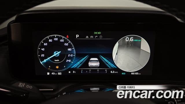 Kia Carnival 2022 — ფოტო 8/20