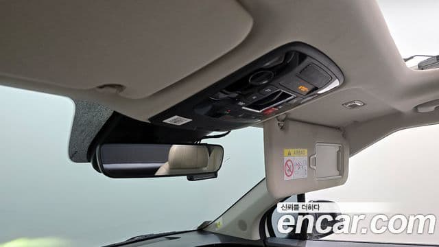 Kia Carnival 2022 — ფოტო 17/20