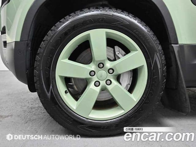 Land Rover Defender 2023 — Photo 18/20