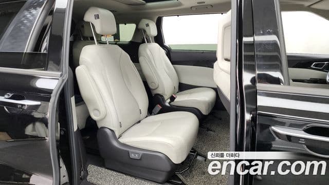 Kia Carnival 2020 — Фото 12/20