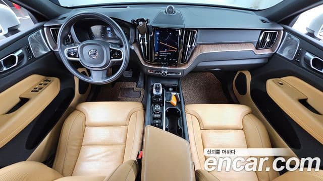 Volvo XC60 2021 — ფოტო 7/20