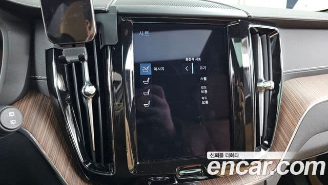 Volvo XC60 2021 — фото 17 из 20