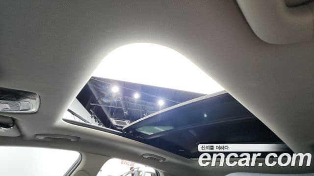 Genesis GV70 2023 — ფოტო 18/20