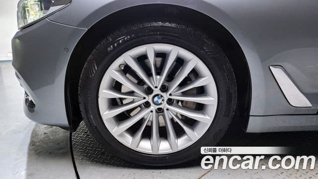 BMW 5 Series 2019 — фото 5 из 20