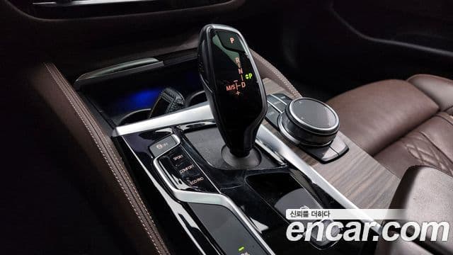 BMW 5 Series 2019 — фото 9 из 20