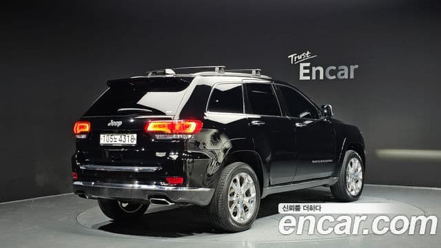 Jeep Grand Cherokee 2020 — ფოტო 2/20