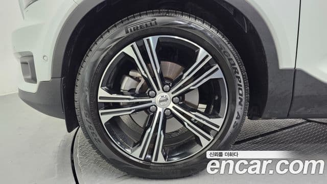 Volvo XC40 2019 — фото 4 из 20