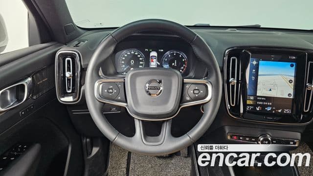 Volvo XC40 2019 — Şəkil 13/20