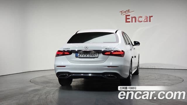 Mercedes-Benz E-Class 2020 — фото 4 из 20