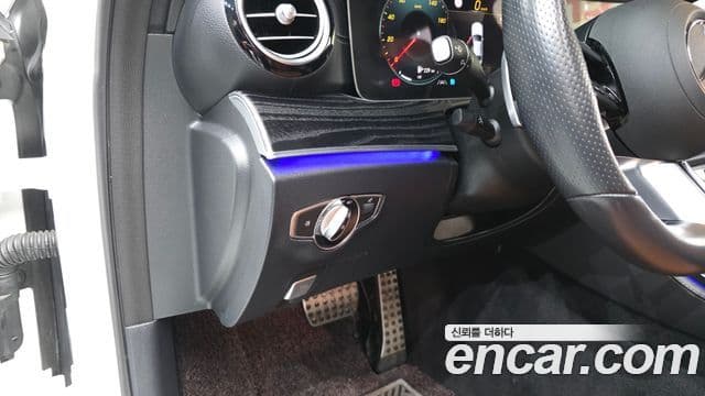 Mercedes-Benz E-Class 2020 — фото 13 из 20