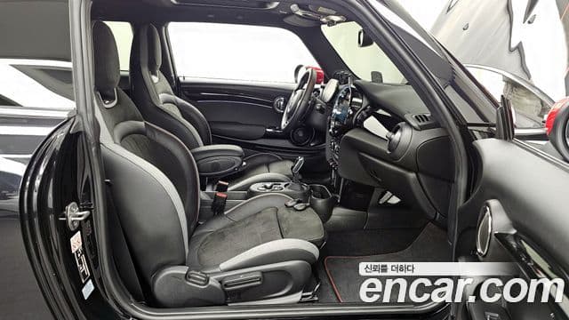 Mini Cooper S 2023 — ფოტო 11/20