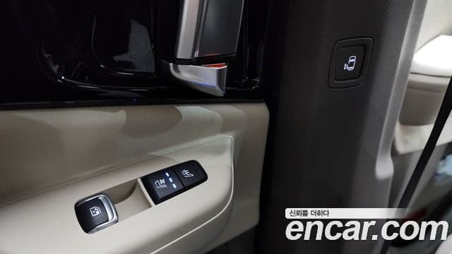 Kia Carnival 2024 — ფოტო 19/20