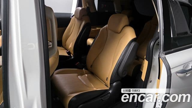 Kia Carnival 2023 — Şəkil 12/20