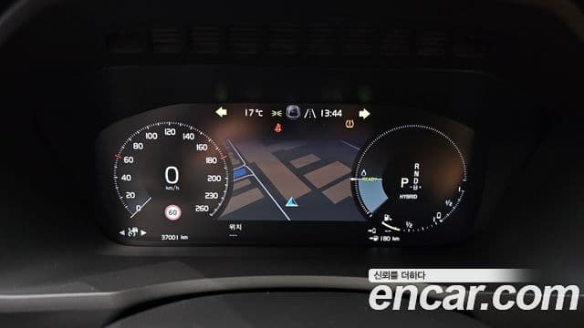 Volvo XC90 2021 — ფოტო 8/20